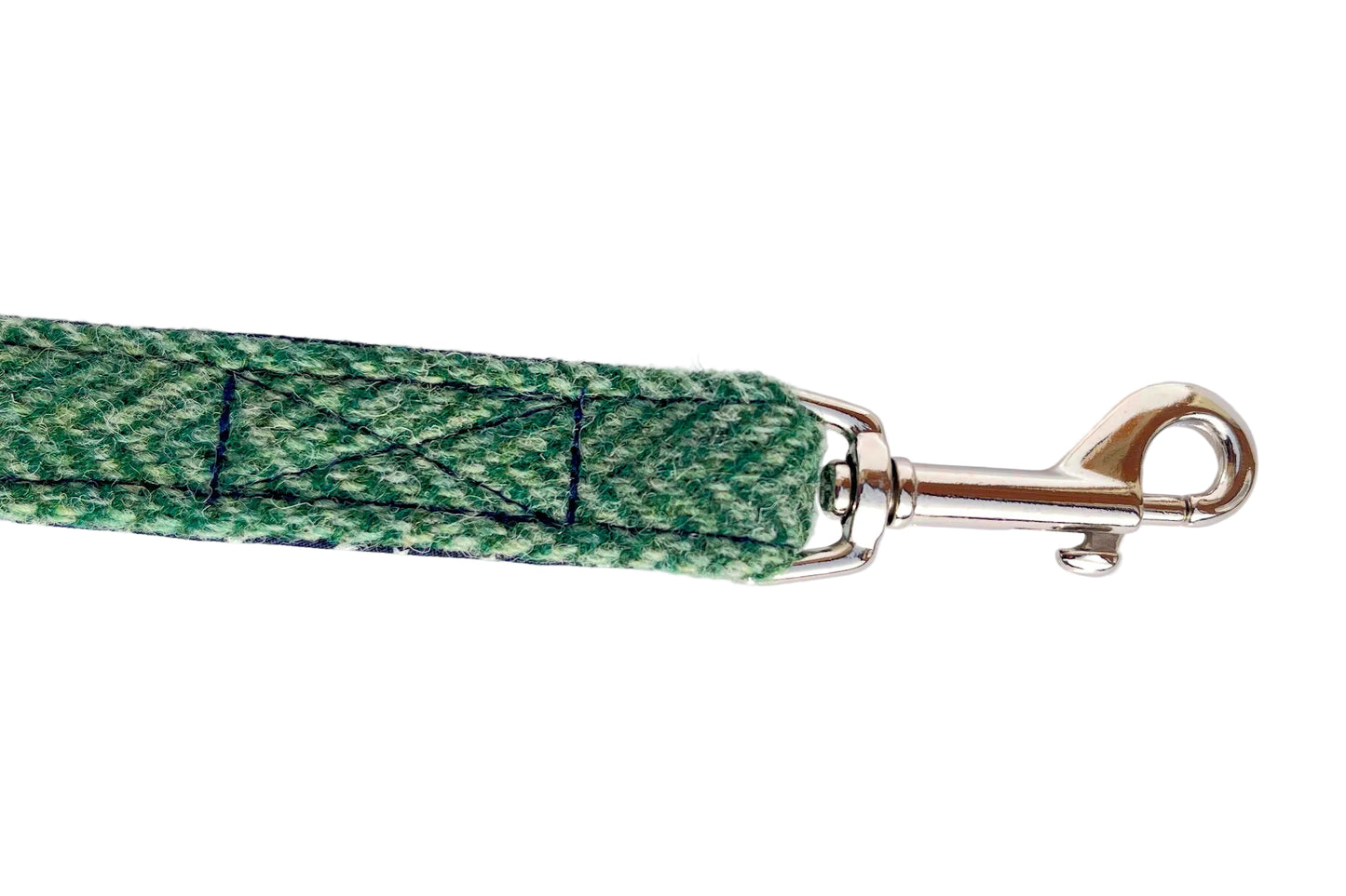 green herringbone Harris Tweed dog lead showing trigger hook detail