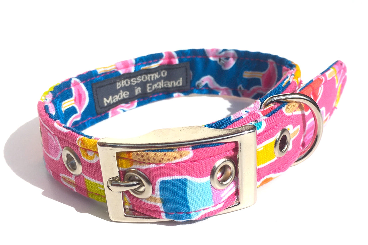 Seaside and holiday theme dog collar with design of ice creams on candy pink background 